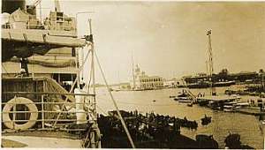 Le Porthos à l'entrée du canal de Suez
